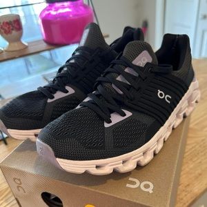 On Cloud Size 7.5 Running Shoes